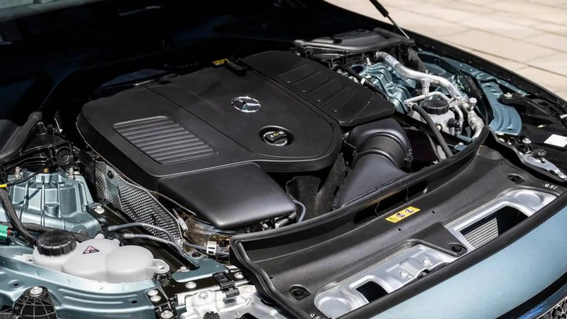 250915_Mercedes-Benz-E-Class引擎.webp