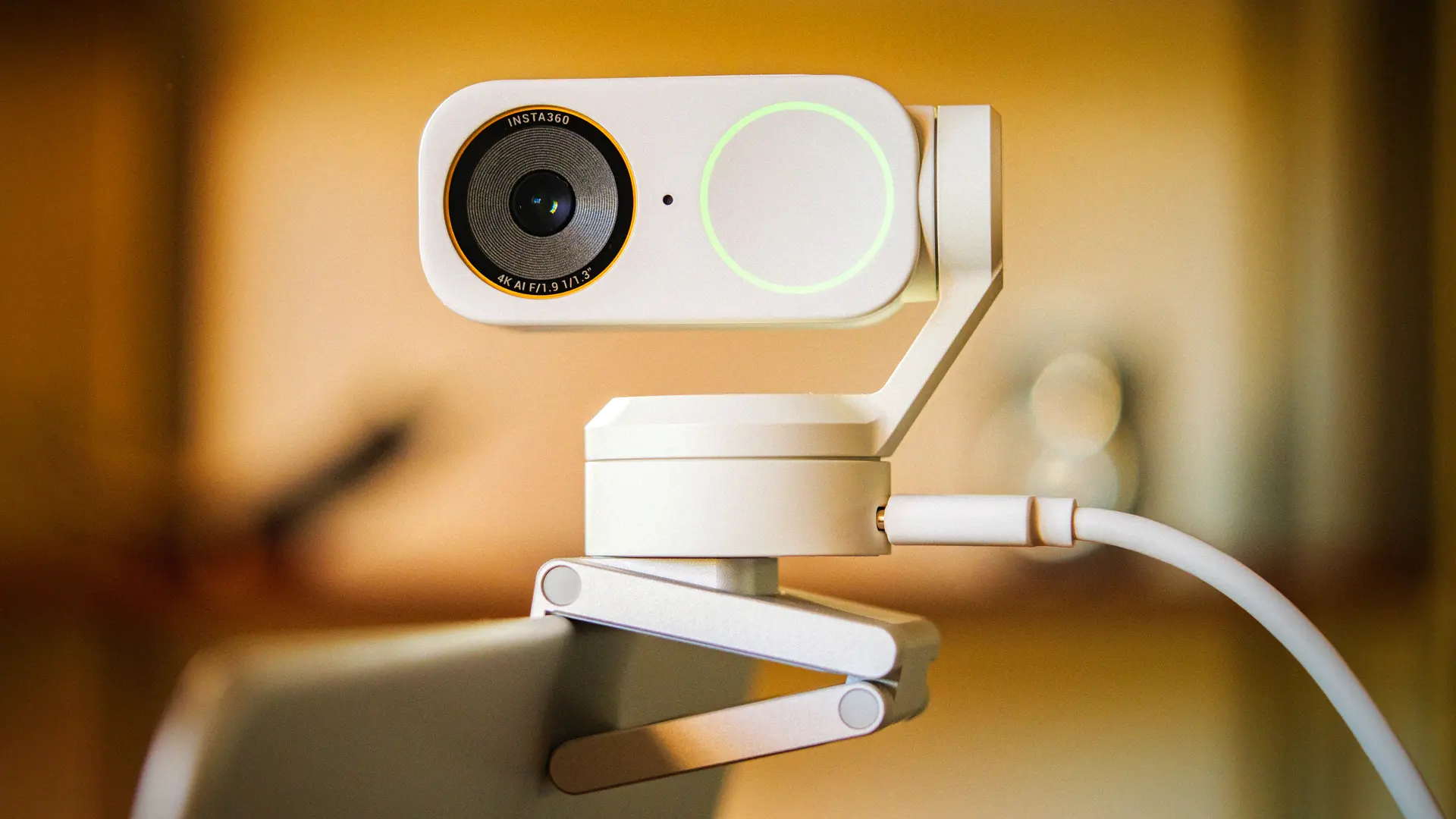 Insta360-Link-2-Pro-76-169-HD-copy.webp