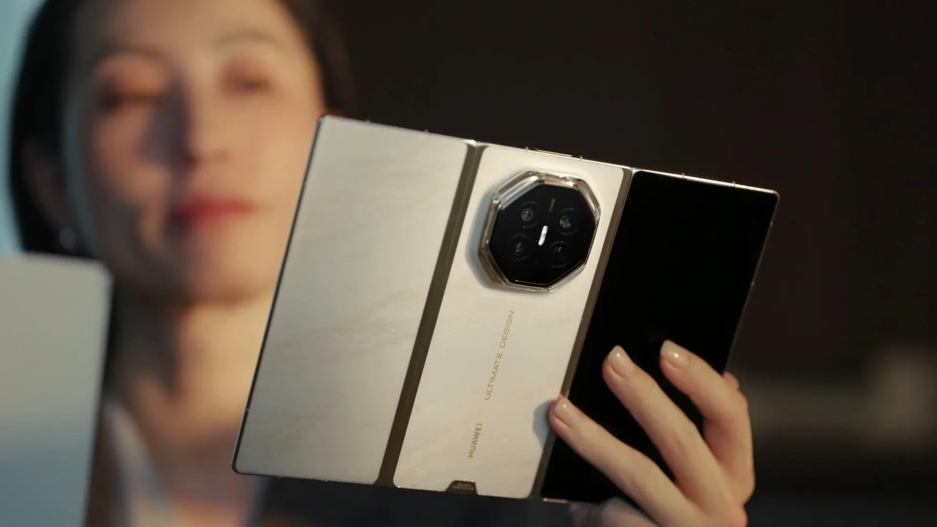 Huawei-Mate-XT2-mit-Stift-und-bis-zu-2-TB-Speicher-Video-zeigt-drei-Farben.webp