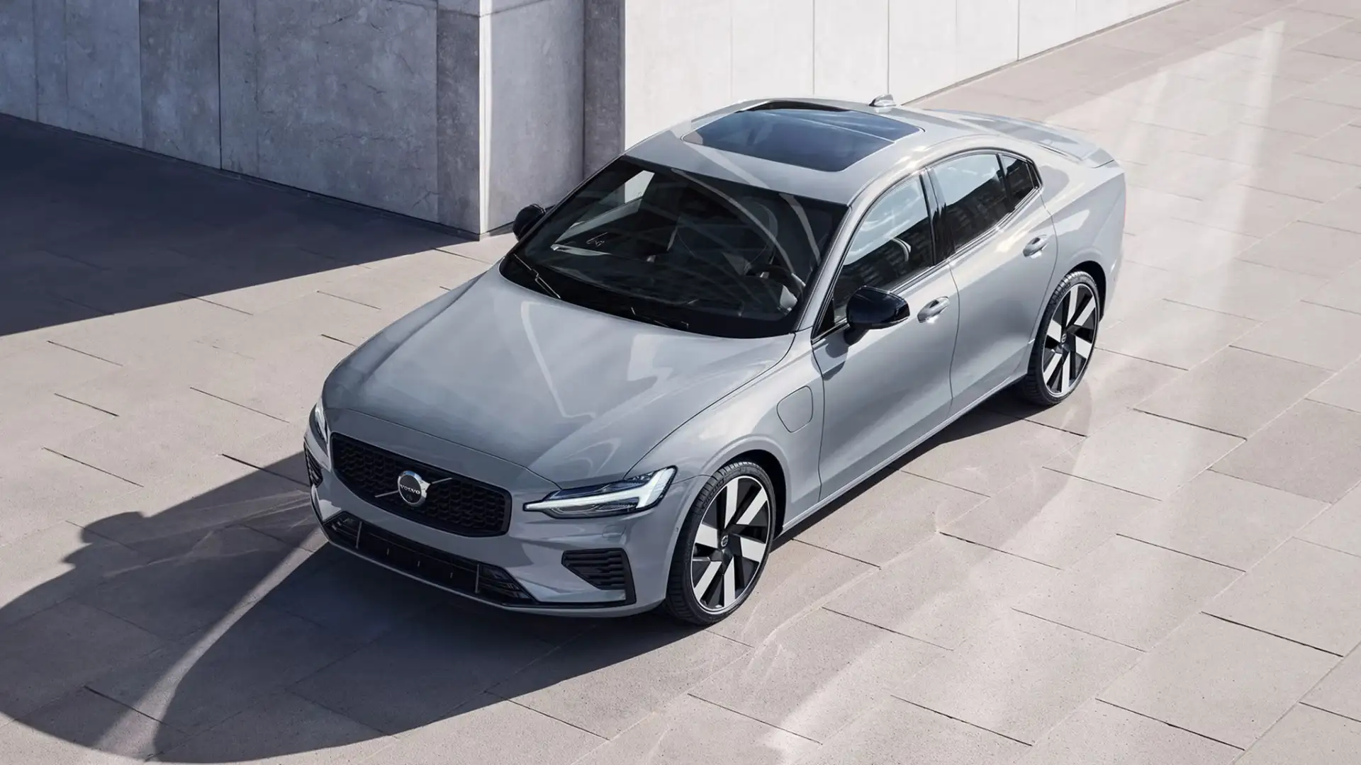 1-2025-volvo-s60-front-view.webp