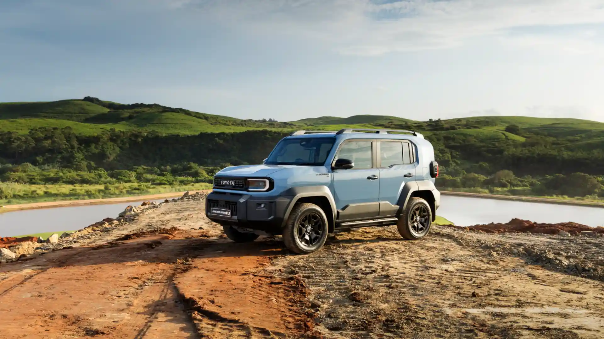 Toyota-Land-Cruiser-FJ-3.webp