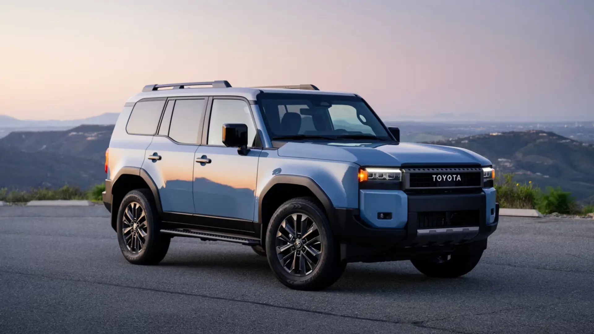 2024_Land Cruiser_HeritageBlue_001.webp