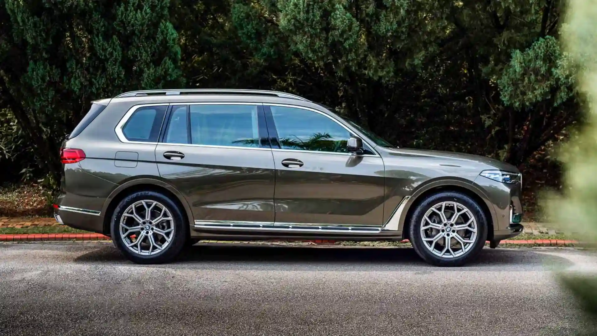 2021-BMW-X7-xDrive40i-Pure-Excellence-CKD-Malaysia-15.webp